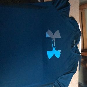 Blue under armour men’s t shirt it is a large